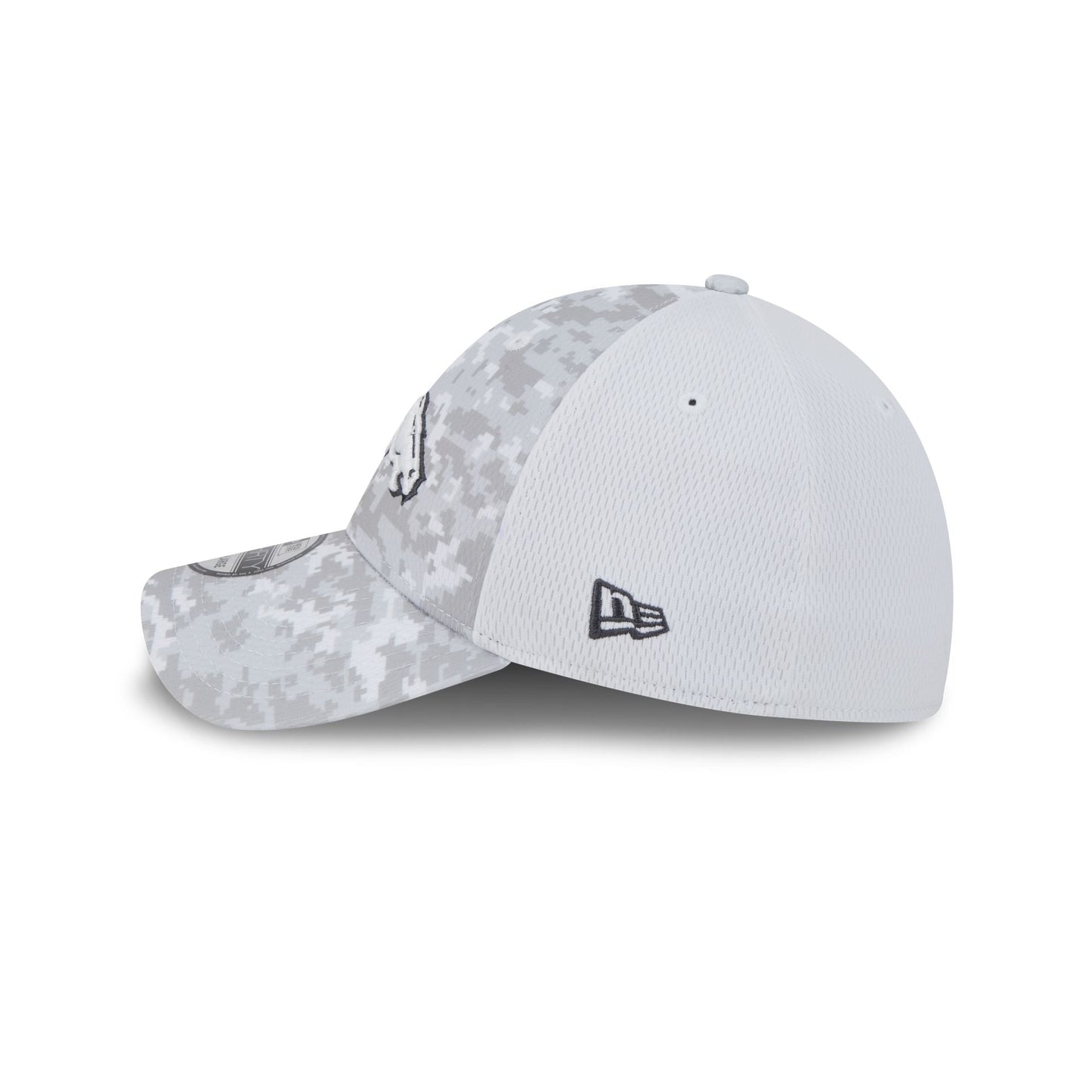 Denver Broncos 2024 Salute to Service 39THIRTY Stretch Fit Hat