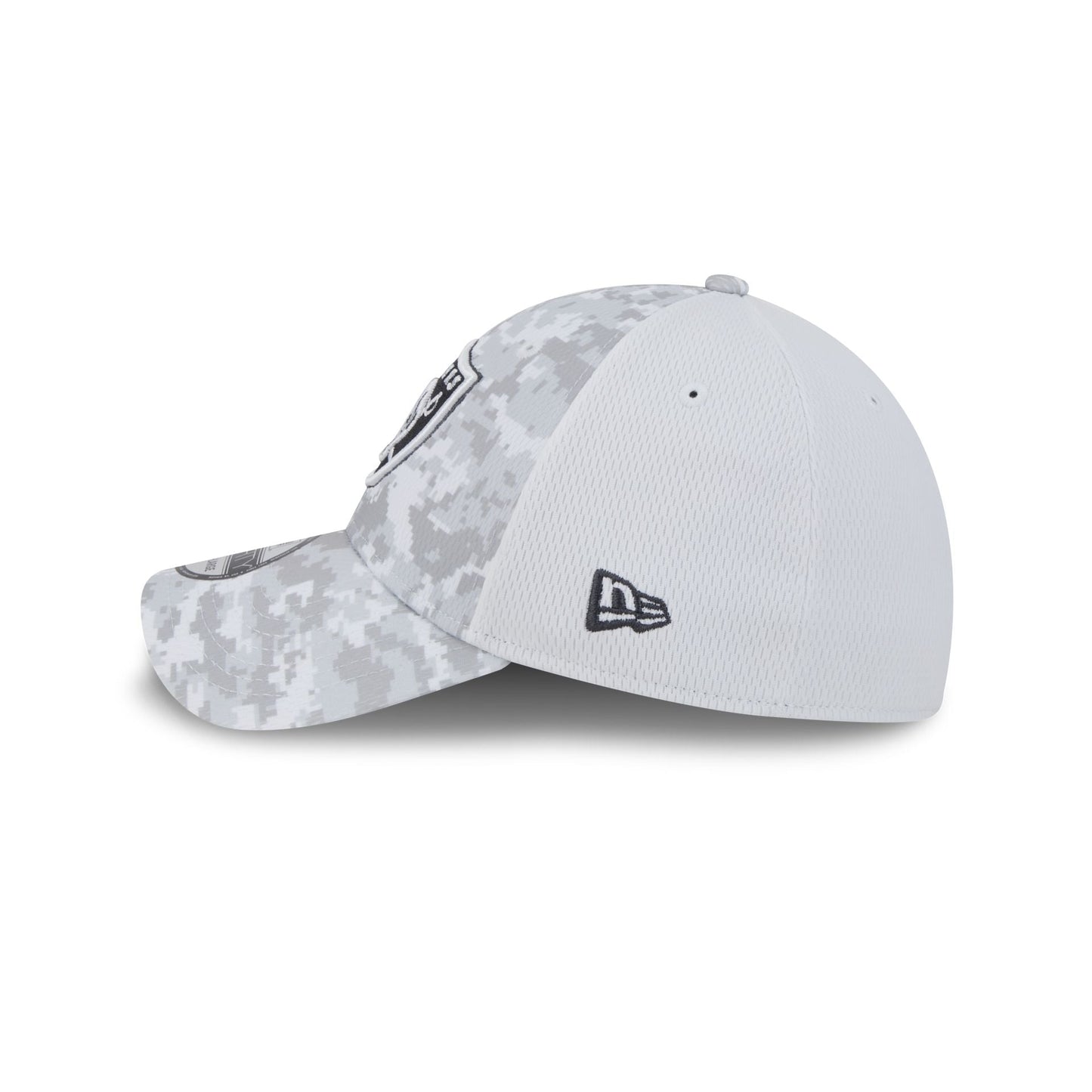 Las Vegas Raiders 2024 Salute to Service 39THIRTY Stretch Fit Hat