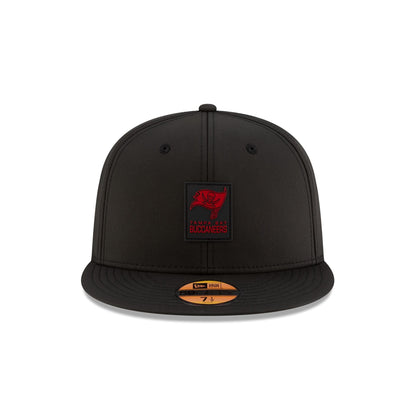Tampa Bay Buccaneers 2025 Sideline Hot Weather Black 59FIFTY Fitted Hat